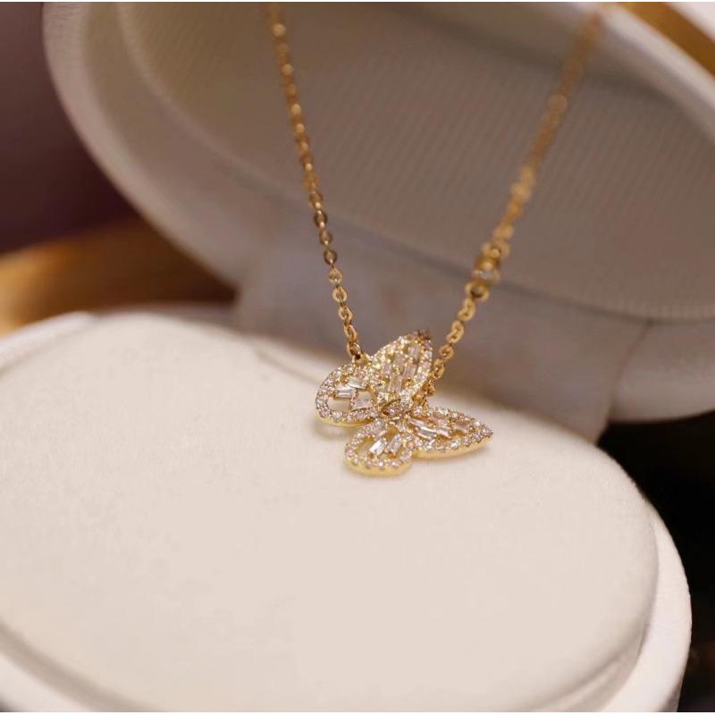 Butterfly Hollow-Out Necklace - Women s Stylish Cold Ins Style, Light Luxury Design, Versatile Collarbone Chain.