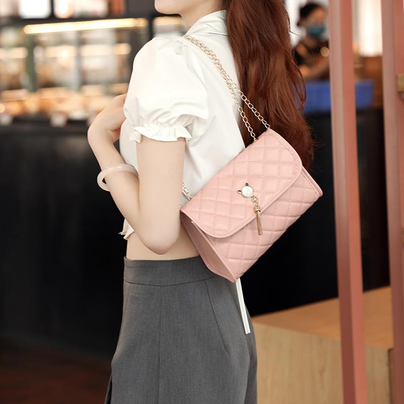 Sweet and Fashionable Embroidered Rhombus Small Square Bag Cat Head Fringed Pendant Messenger Women's Bag Mobile Phone Change Bag