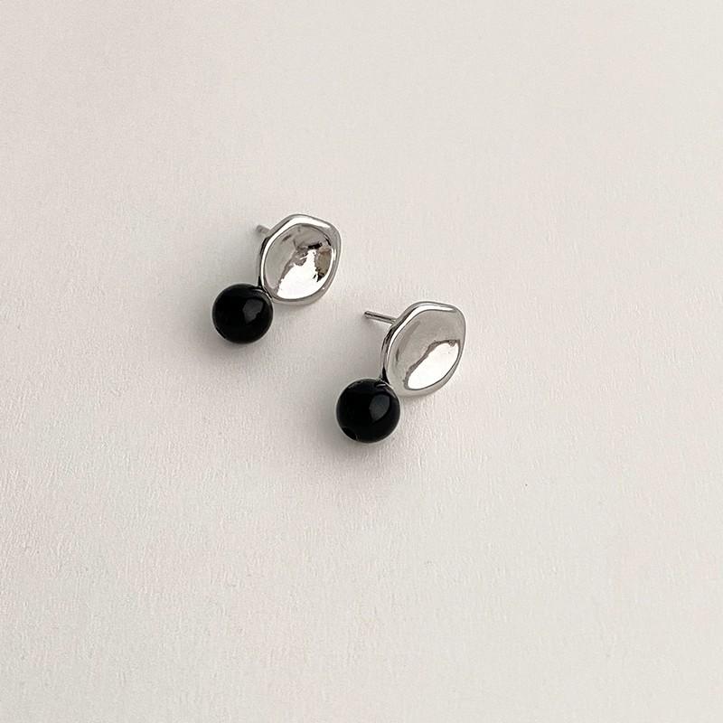 Geometric Oval Glossy Stud Earrings Female Niche Design Sense Temperament Simple
