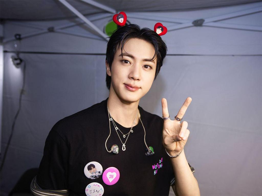 [USED] BTS Jin RUNSEOKJIN Japan JIN Capsule Toy Can Badge