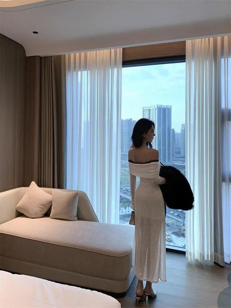 Elegant One-Shoulder Knit Dress for Women - Autumn/Winter 2026 French-Inspired Long Base Layer