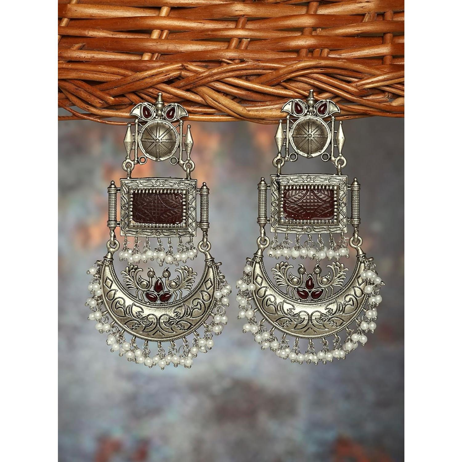 Традиционные женские серьги с подвесками из темно-бордового серебра с окисленными камнями — фото 6