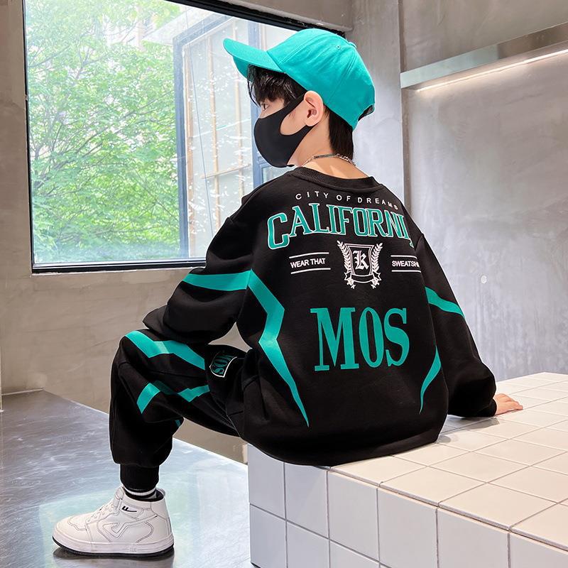 2025 Gutter Høst Sportsdrakt: Trendy genser for mellomstore og store barn