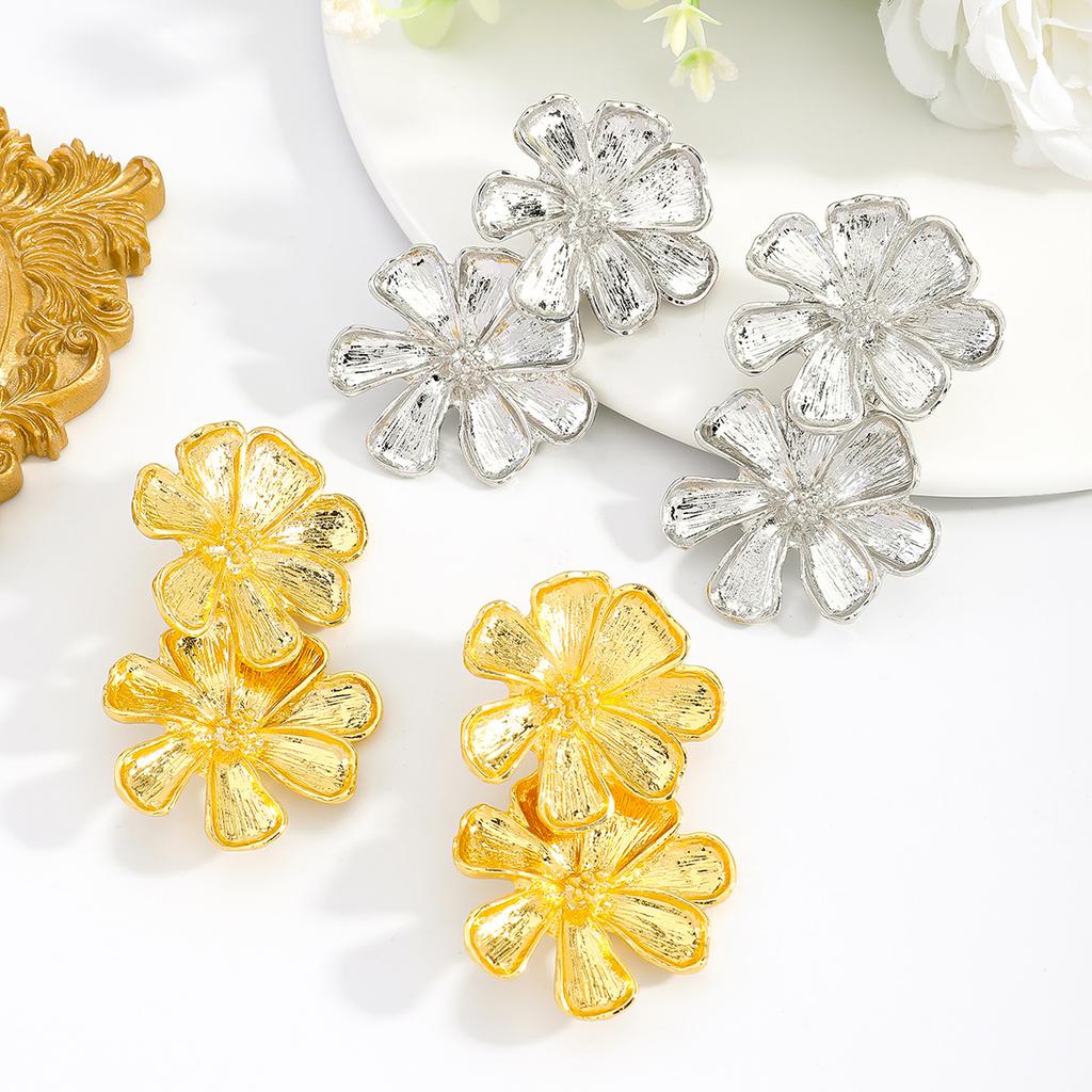New Simple Flower Earrings Stylish Versatile Flower Stud Earrings Irregular Daily Petal Folded Earrings