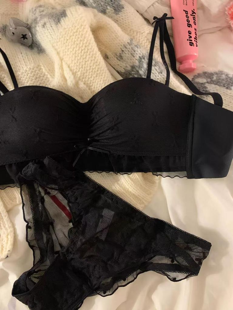 Half a cup gathered to show large, no steel ring, double breasts, anti-sagging sweet lace bra cover set
