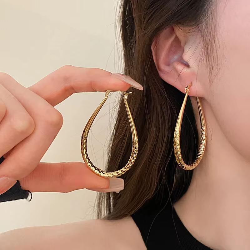 Huajie Grave Geometry Oval Earrings for Women Light Luxury U-shaped Ear Banquet Fashion