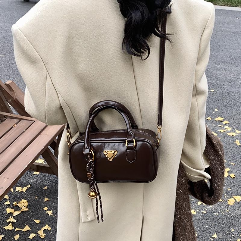 Premium texture small bag women's 2025 autumn and winter new portable pillow bag Boston design commuter messenger bag