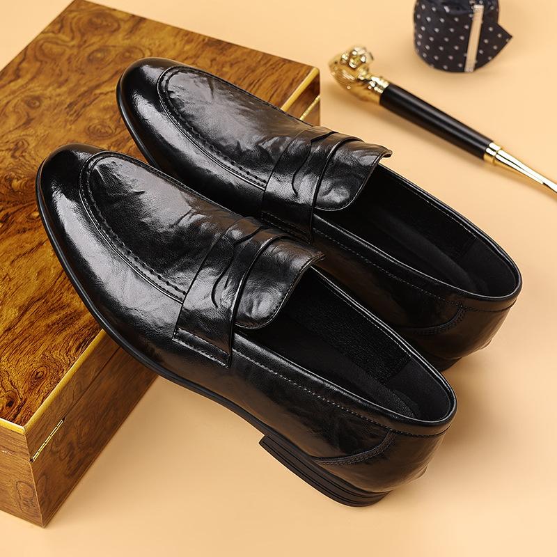 Neue Schuhe für Herren Mode Leder Freizeitschuhe Einfache Designer Anzugschuhe Slipper Loafer