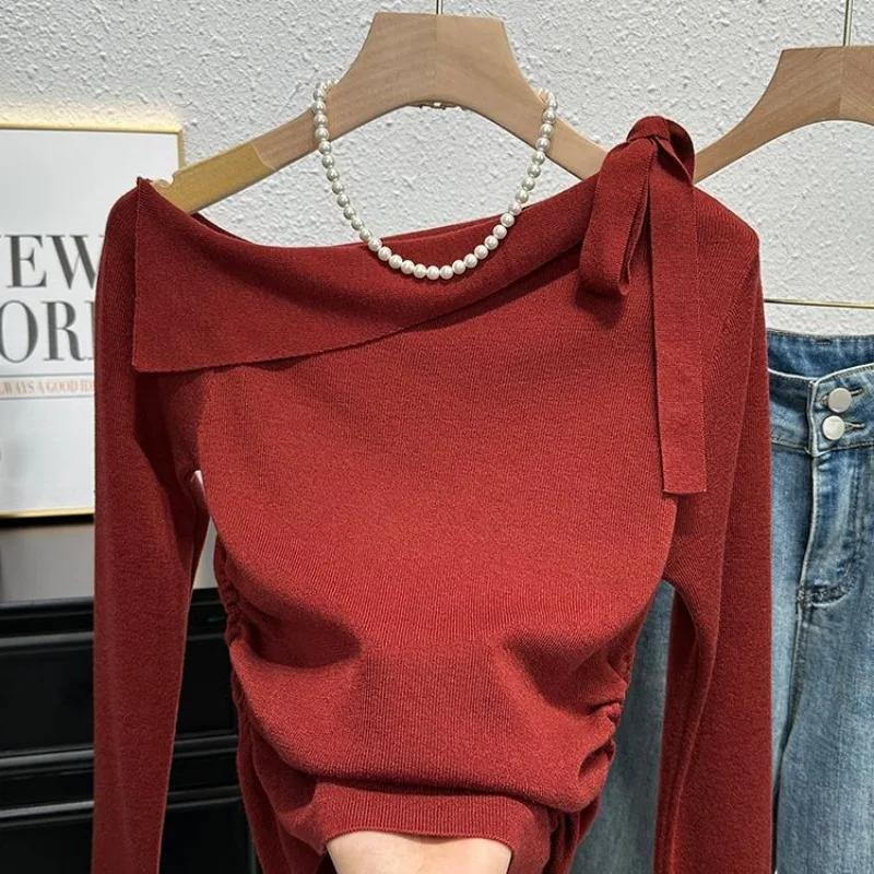 Designowa Niszowa Wąska Baza Wysokiej klasy i Unikalny Top z odkrytymi ramionami Temperamentny Dzianinowy T-shirt dla Kobiet na Jesień