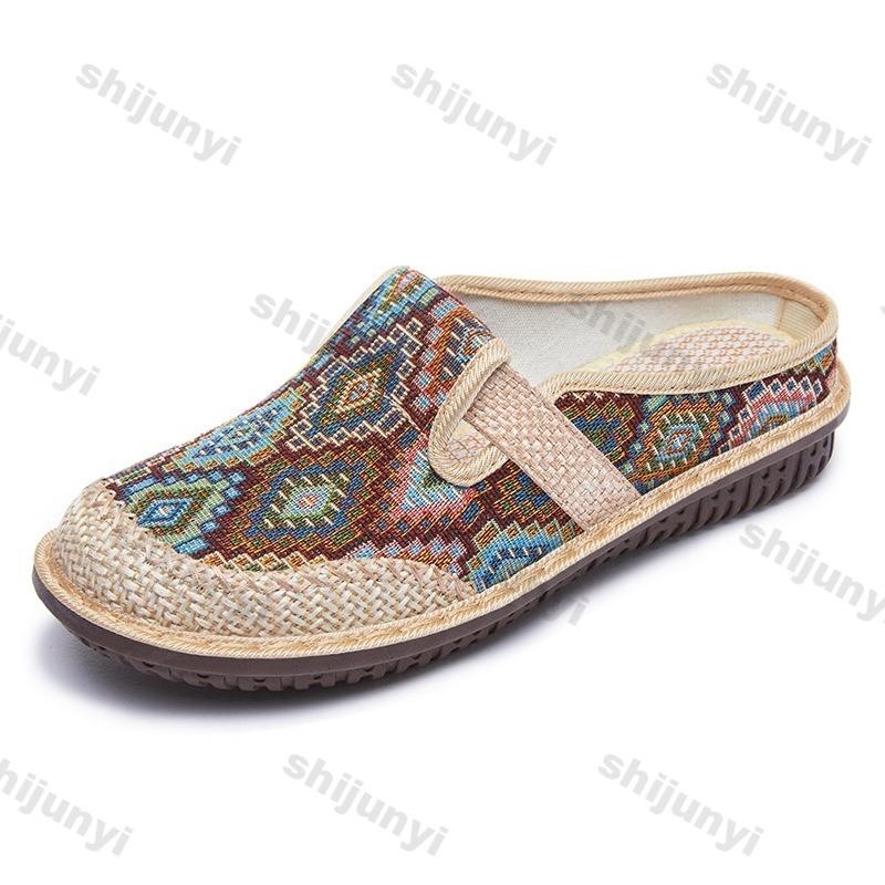 2025 New Summer Women's Shoes Breathable Embroidered Ethnic Flat Casual Shoes Comfortable Lightweight Outdoor Slippers