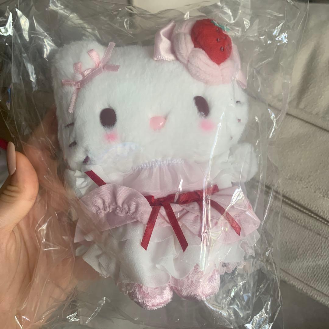 Sanrio Hello Kitty Strawberry Whipped Cake Series Mascot Bag Charm
