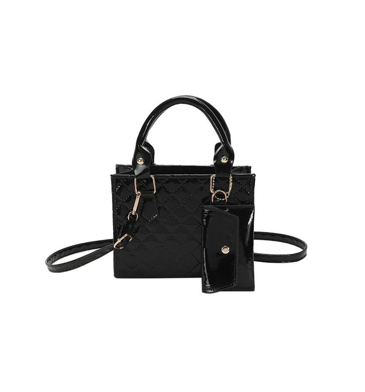 Trendy Shoulder Handbag Stylish Square Bag With Spacious Design For Daily Use