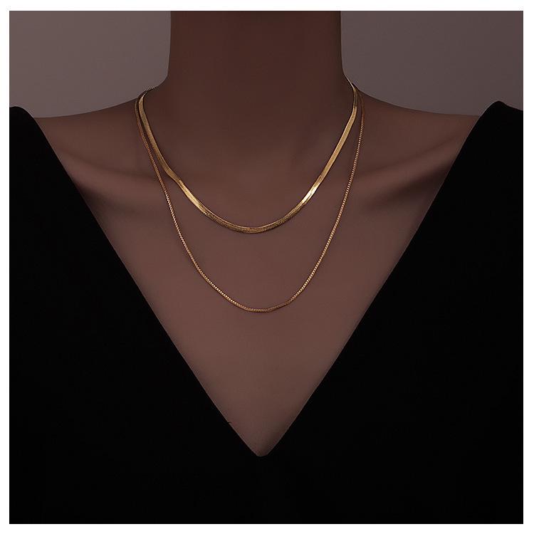 

European & American Retro Double-Layer Necklace: Chic Clavicle Chain for Women