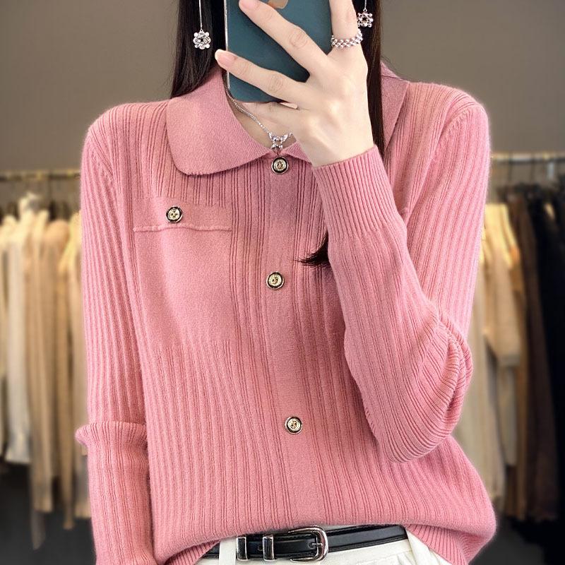 Ein neuer Revers-Pullover für Damen für Frühling und Herbst, mit einem stilvollen Strickoberteil mit Revers als Basisschicht