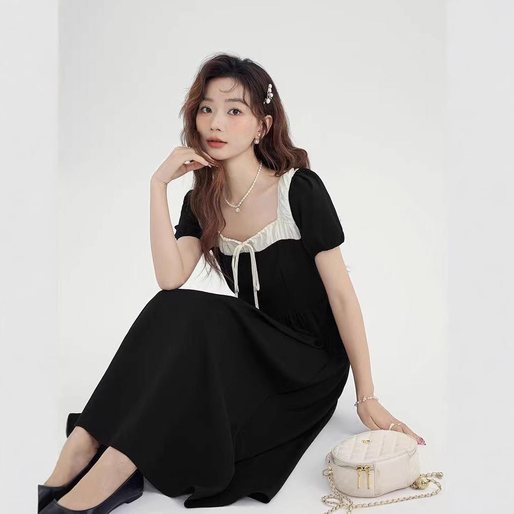 French retro square neck short-sleeved Hepburn style small black dress design sense temperament waist cover belly thin dress women's summer