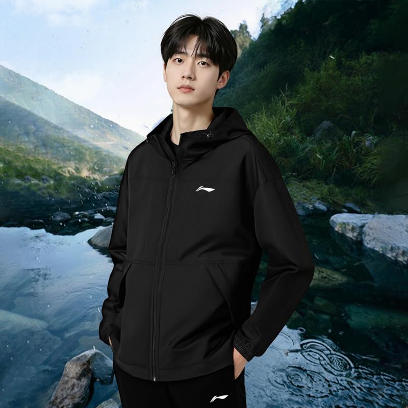 Li-Ning Pánská volná větrovka s kapucí s logem v jednobarevné variantě AFDVH99-1