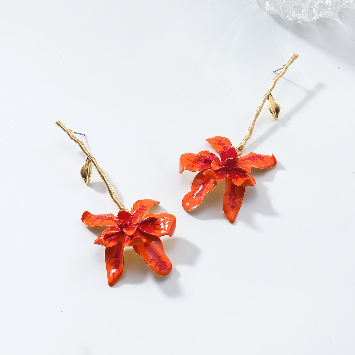 

Модные серьги-подвески для женщин красный