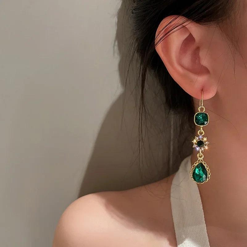 Koreanische Lange Diamantbesetzte Smaragd Ohrhaken Ohrringe Wassertropfen Blumen Zirkon Retro Ohrringe Elegante Und Leichte Luxus Ohrringe