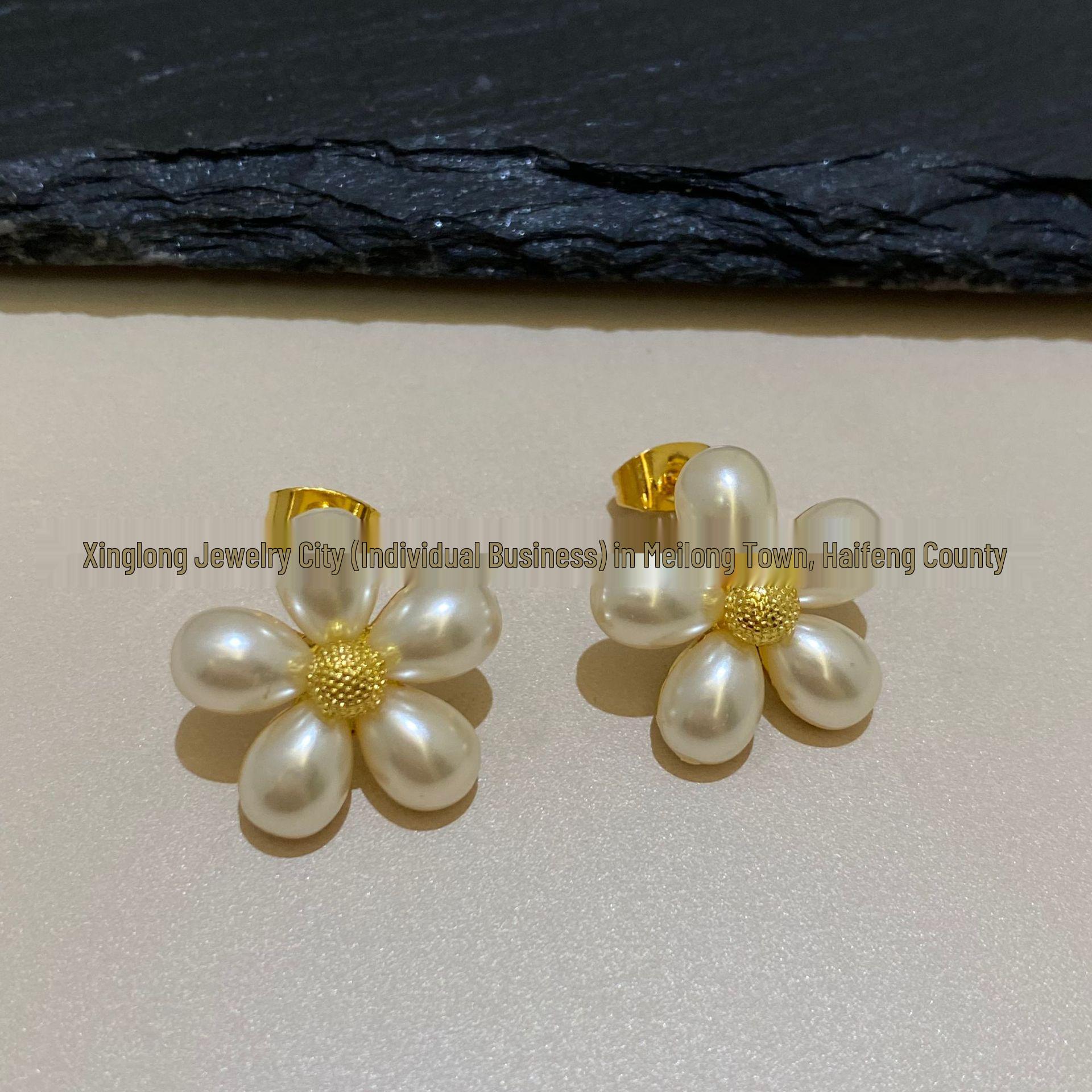 Arc de Triomphe Pearl Flower Stud Earrings: Elegant French Retro Design for Women