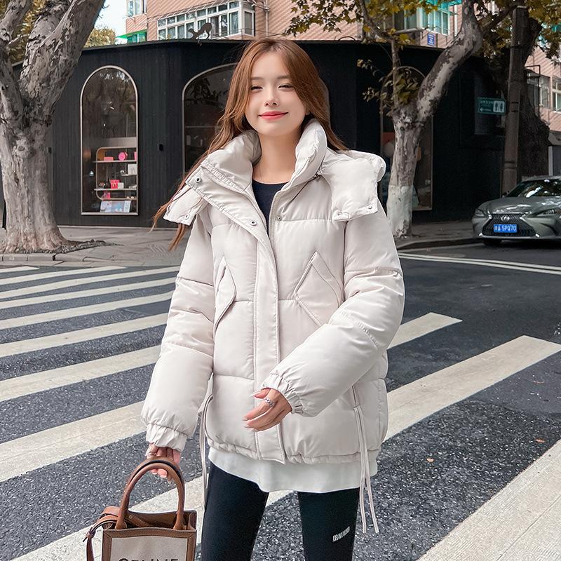 Cotton-padded Jacket Women's Short New Winter Wind Hooded Padded Bread Coat Loose Cotton Coat.