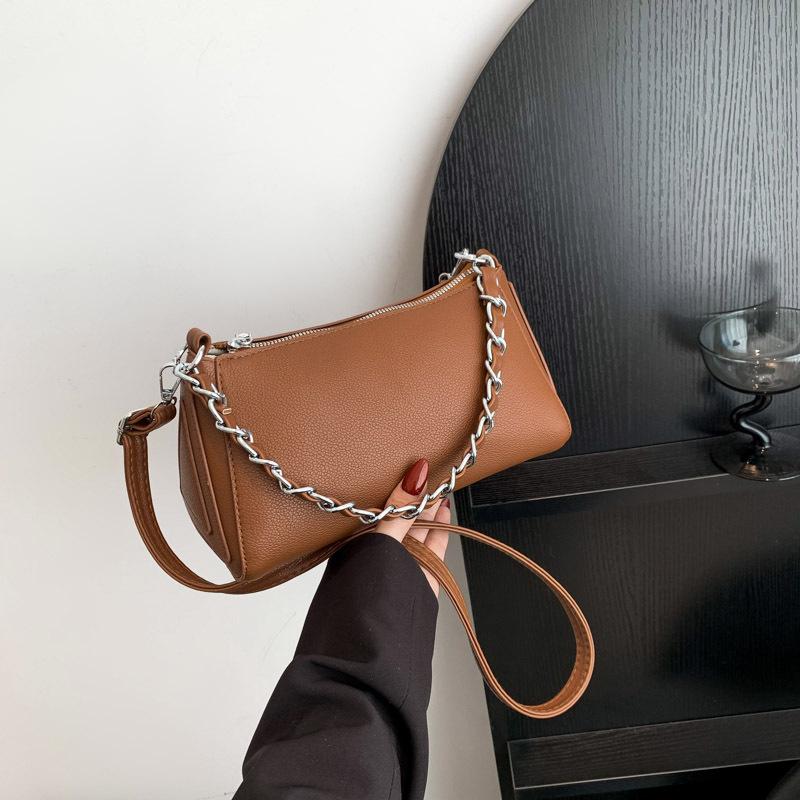 

Bag Premium Chain Underarm Bag Women s Bag 2024 New Simple Triangle Bag Simple Versatile Messenger Bag коричневий