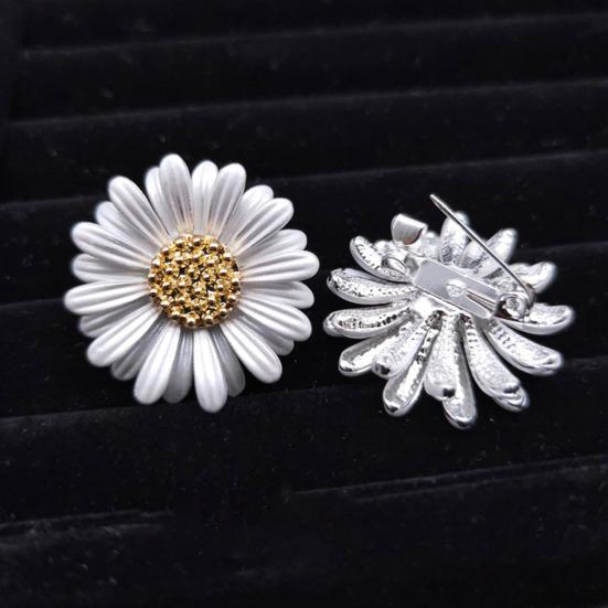 Women Brooch Sparkling Rhinestones Chrysanthemum Shape Lapel Pin Suits Coats Bags Scarves Badge Versatile Accessory
