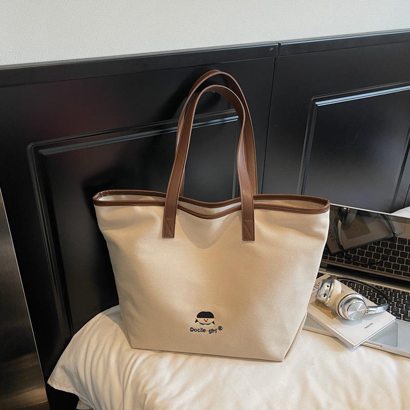 Tote Bag Women 2025 New Handbag Bear Embroidered Canvas Bag Large Capacity Class Commuter Shoulder Bag