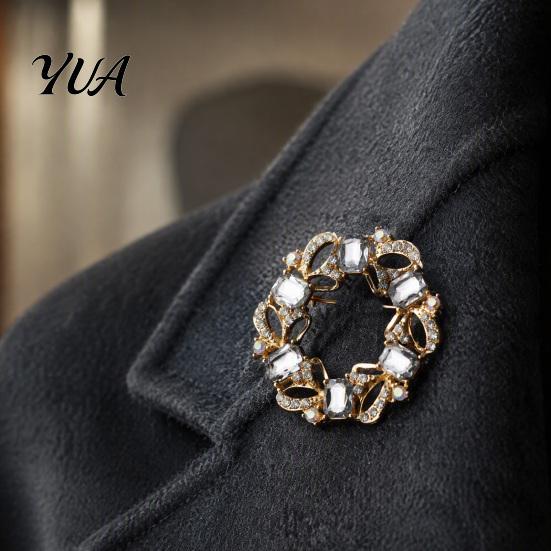Elegant Shirt Pin Women Rhinestone Hollow Wreath Brooch, Dainty Decorative Badge Bag Decoration Pin, Sweater Cardigan Coat Dress Jewelry Accessories