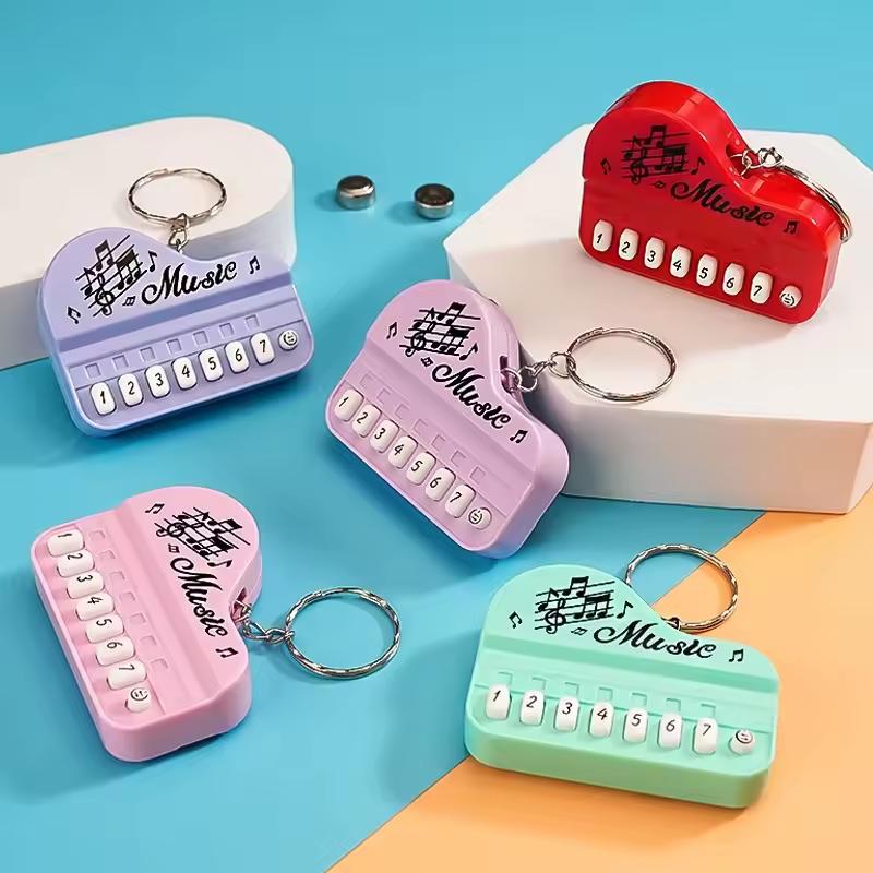 Creative Mini Electronic Piano Game Keychain Pendant 7 Keys Luminous Music Toy Keyring For Kids Backpack Pendant Pocket Gifts