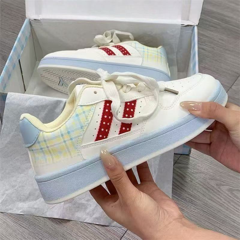 New Hong Kong style high-value board shoes casual thick-soled commuting light and breathable bread