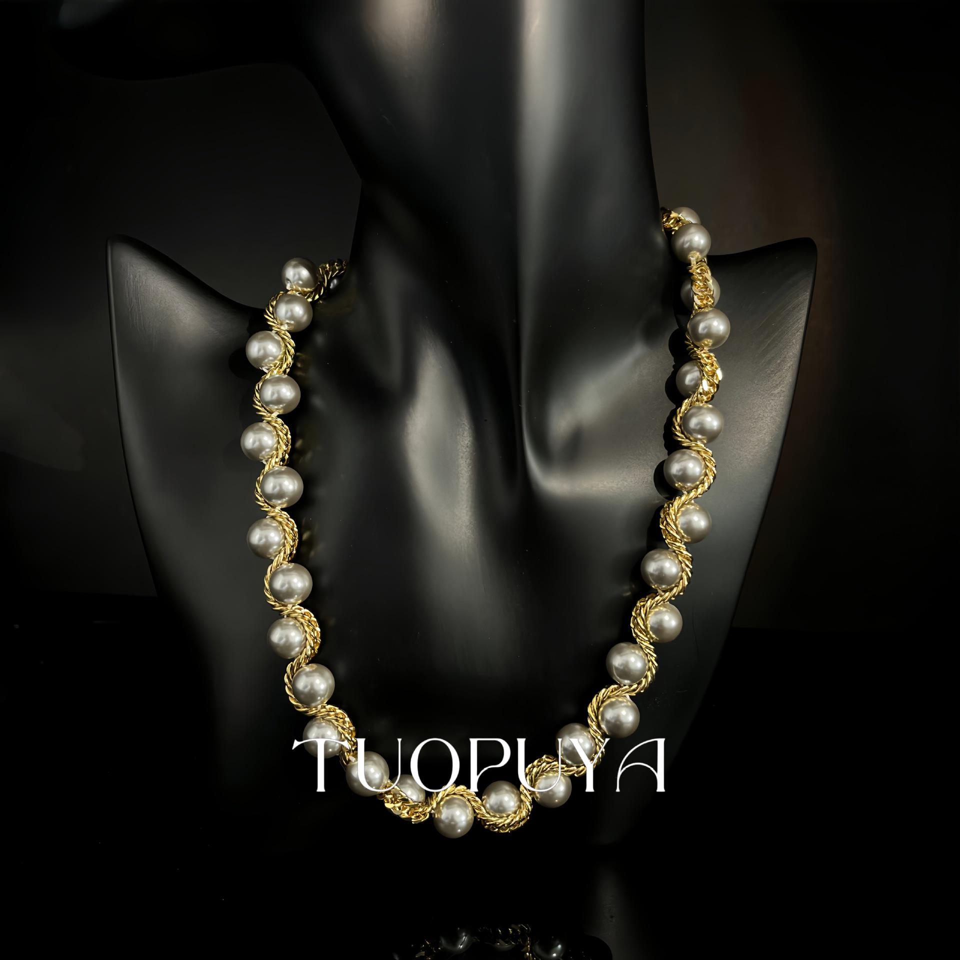 Elegant French Two-Tone Pearl Clavicle Necklace: Simple & Versatile