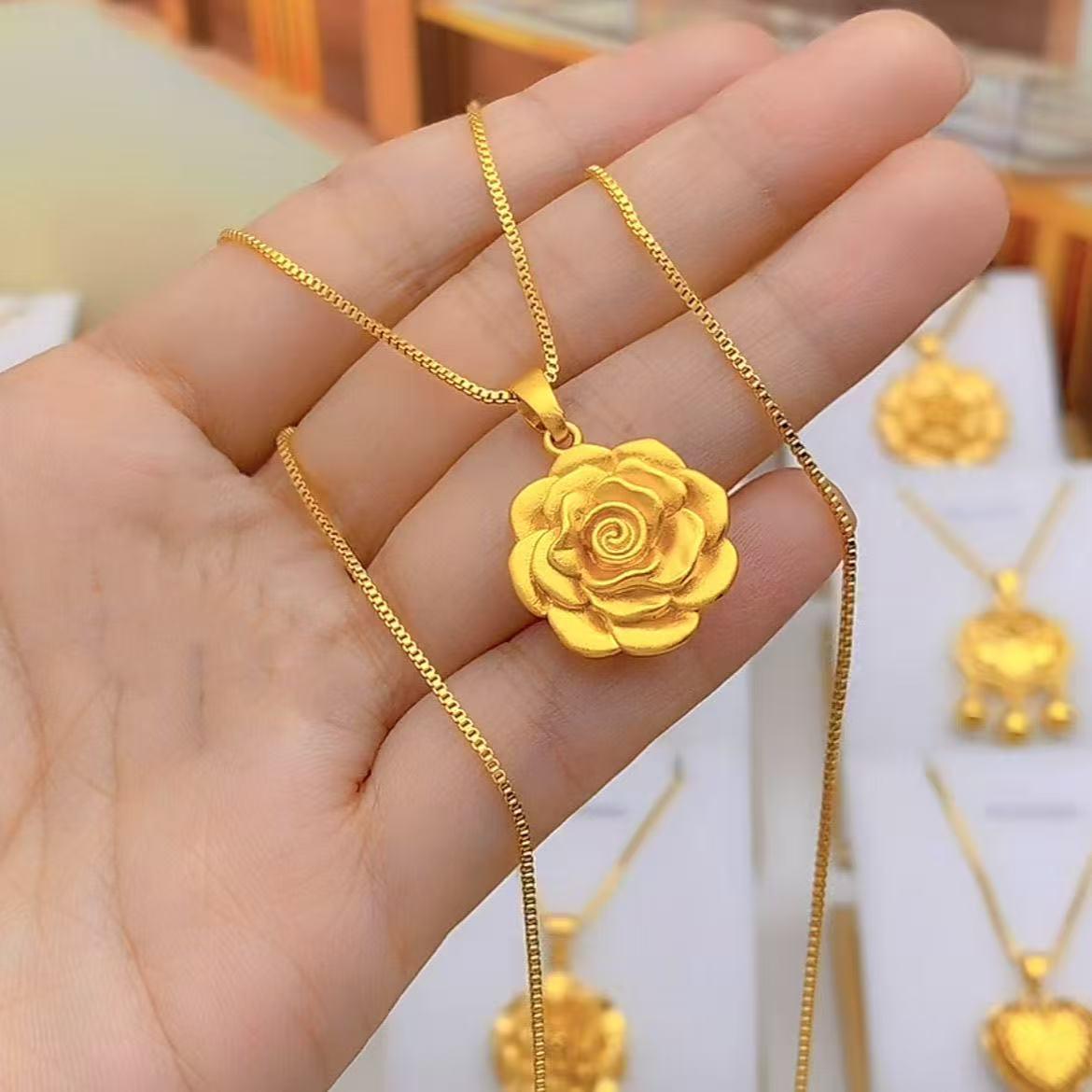 Elegant Gold Leaf Rose Box Chain Necklace - Light Luxury Clavicle Chain, Personalized.