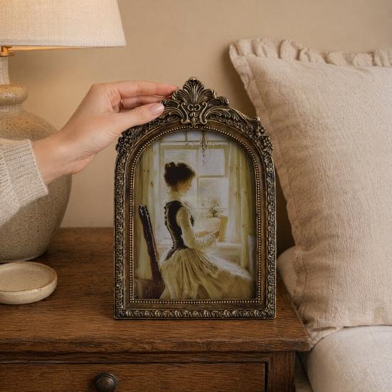 Large Vintage Picture Frame Retro Arched Po Frame for Tabletop/Wall Mounting Embossed Resin