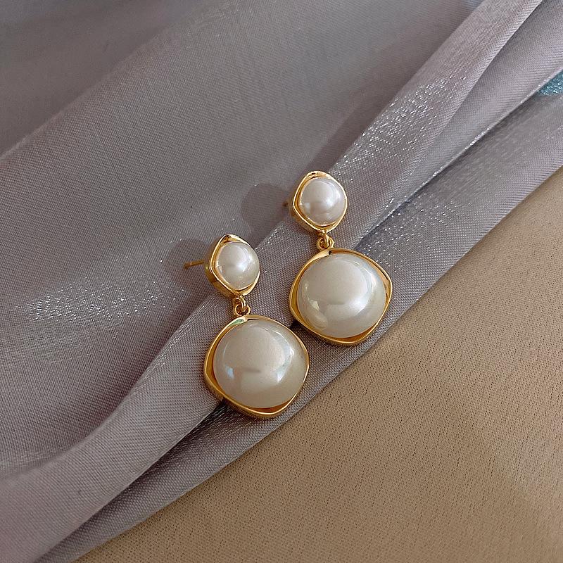 French Rhombus Pearl Earrings Stud Earrings Women'S Design Sense Earrings Temperament Fashion Earrings