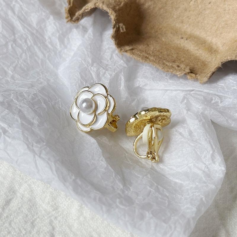 Camellia Temperament No Ear Pierced Ear Clips Pearl Flower Checkerboard Diamond Triangular Ear Clips Niche Earrings Women