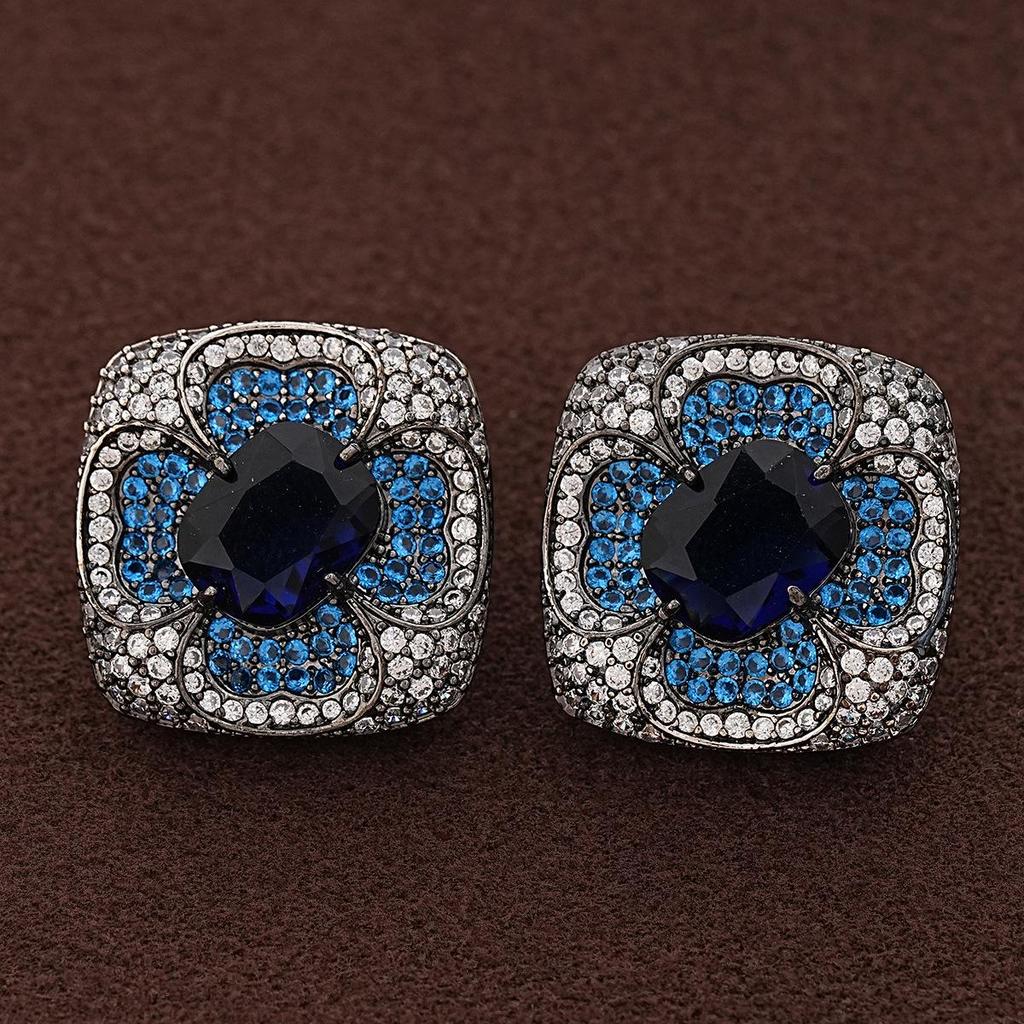 Italian Retro Rhombus Stud Earrings: Court Style Banquet Jewelry, Eye-Catching and Luxurious Niche Ear Accessory
