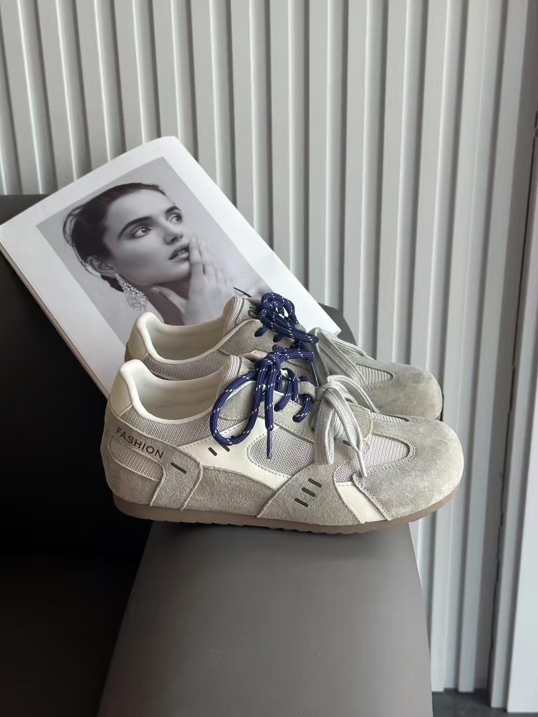 

Легкая мягкая подошва ~ кожаные уродливые милые немецкие кроссовки женские зимние 2024 года новые двухцветные шнурки на платформе повседневные туфли Forrest Gump 35 серый