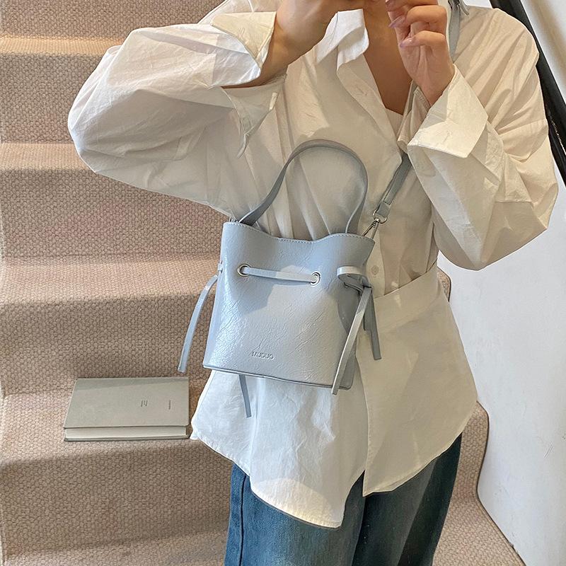 Handbag bag women's spring and summer new fashion small fresh simple bucket bag retro shoulder messenger bag
