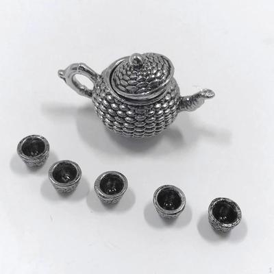 בובות וצעצועי פרווה – בתי בובות ואביזרים