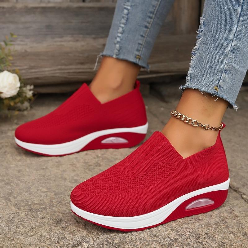 Women's Flying Weaving Comfortable Breathable Rocking Shoes Anti-slip Soft Sole Mother's Shoes Mesh Air Cushion Sports