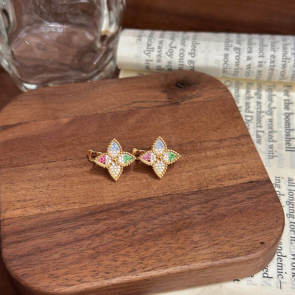 Douyin Explosive Seiko Full Diamond Four-leaf Petal Pendant Necklace Design Fashionable Collarbone Chain