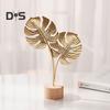 Goldene Ginkgoblatt-Dekoration mit Holzsockel, Metallfederblätter, Schneeflockenfigur, Statue, Skulptur, Home-Office, Wohnzimmer, Schreibtisch-Ornament