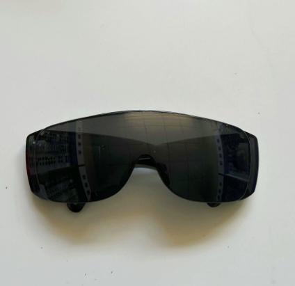 

Multi-Functional Anti-Fog Protective Eyewear with Slatted Shield Design for Enhanced Safety and Clear Vision in Various Environments one size