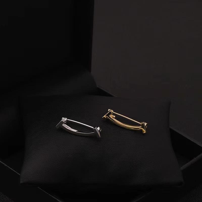 Exquisite Smile Face Brooch - Polished Simple Design for Shirt Collar