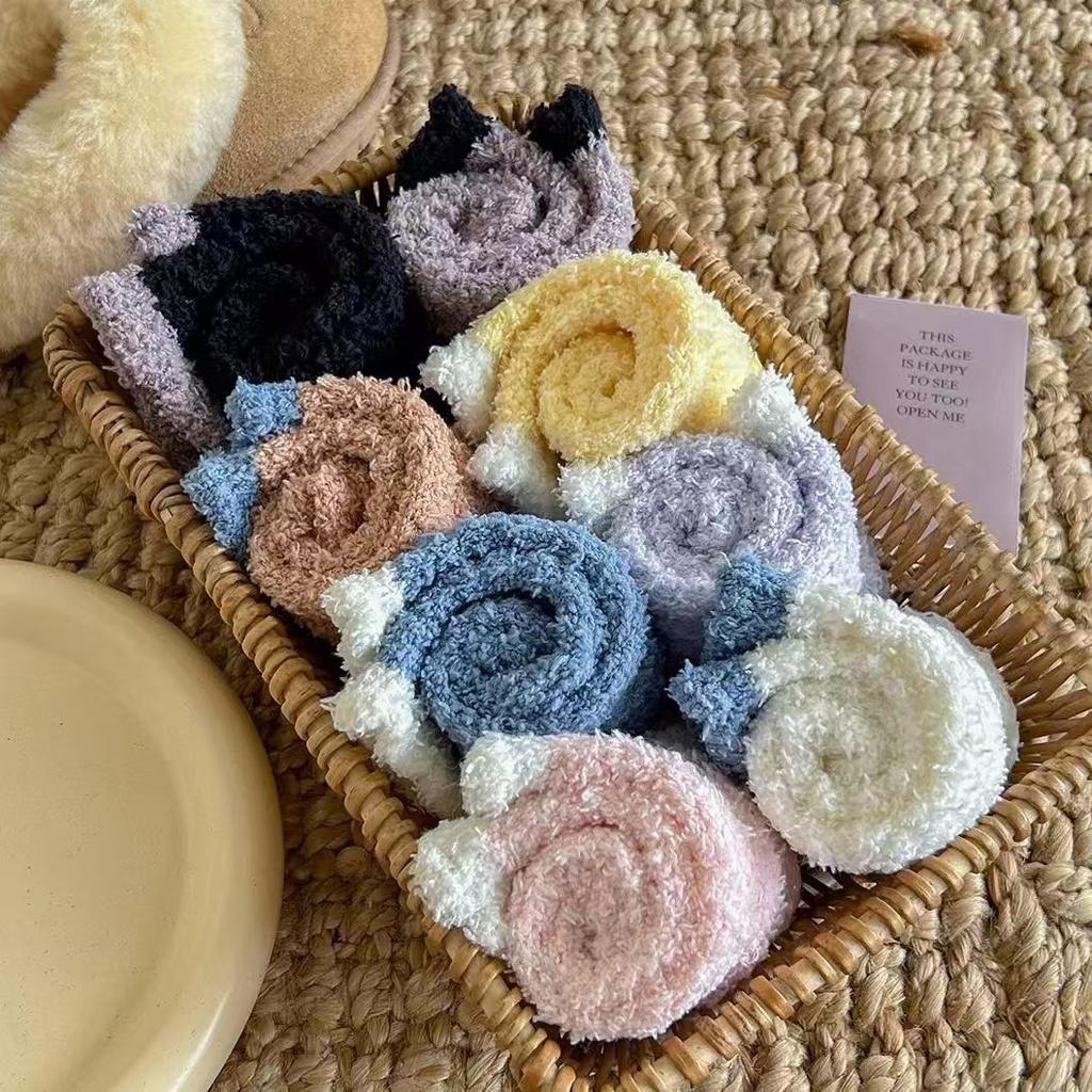 Women's Winter Floor Socks Non-slip Rubber Short Socks with Grip Non-slip Coral Fleece Socks Slippers Socks