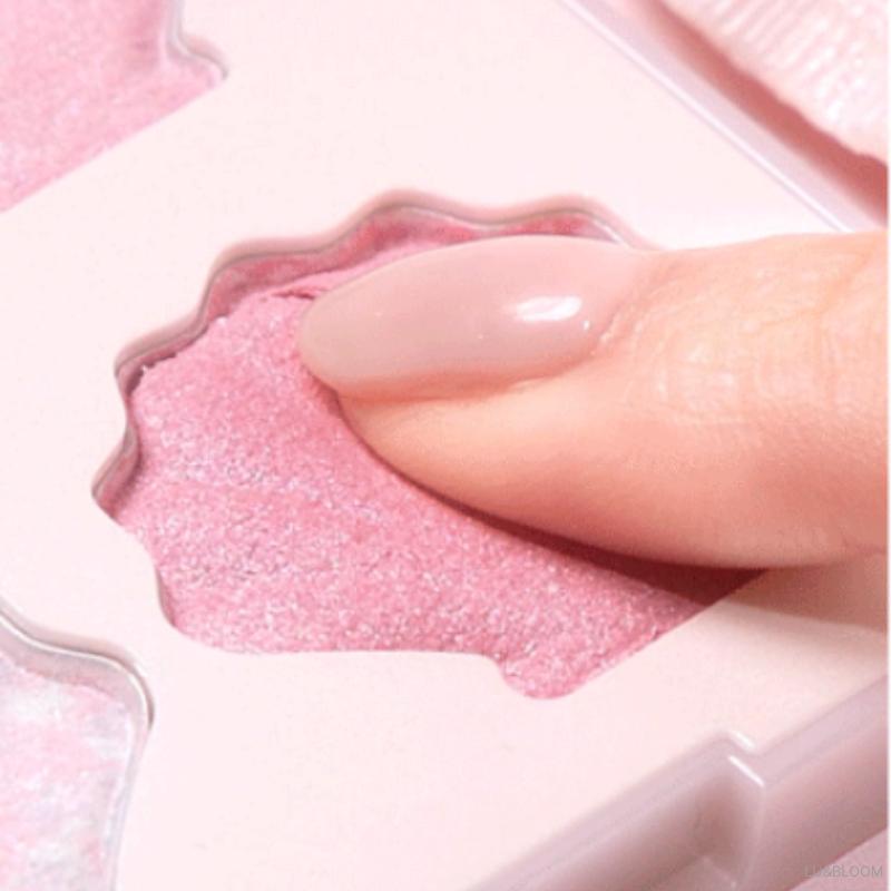 DASIQUE Shine Glowy Highlighter Palette 5.6g (+Free Gift)