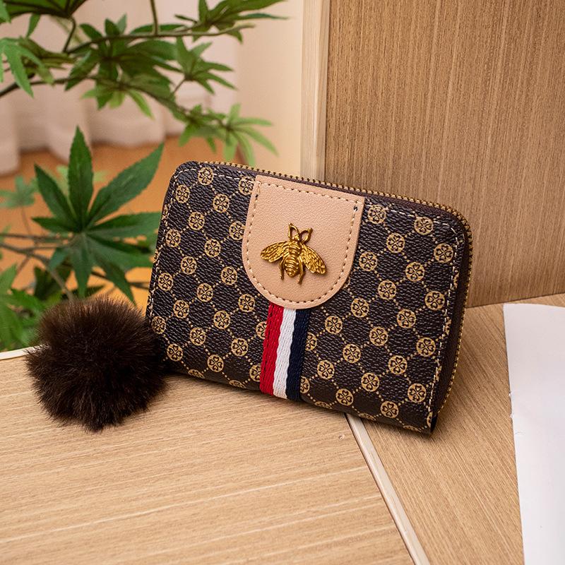 New Contrasting Color Women's Wallet, Fashionable Printed Bee Label Change Bag, Hairball Decorative Card Bag, One Piece.