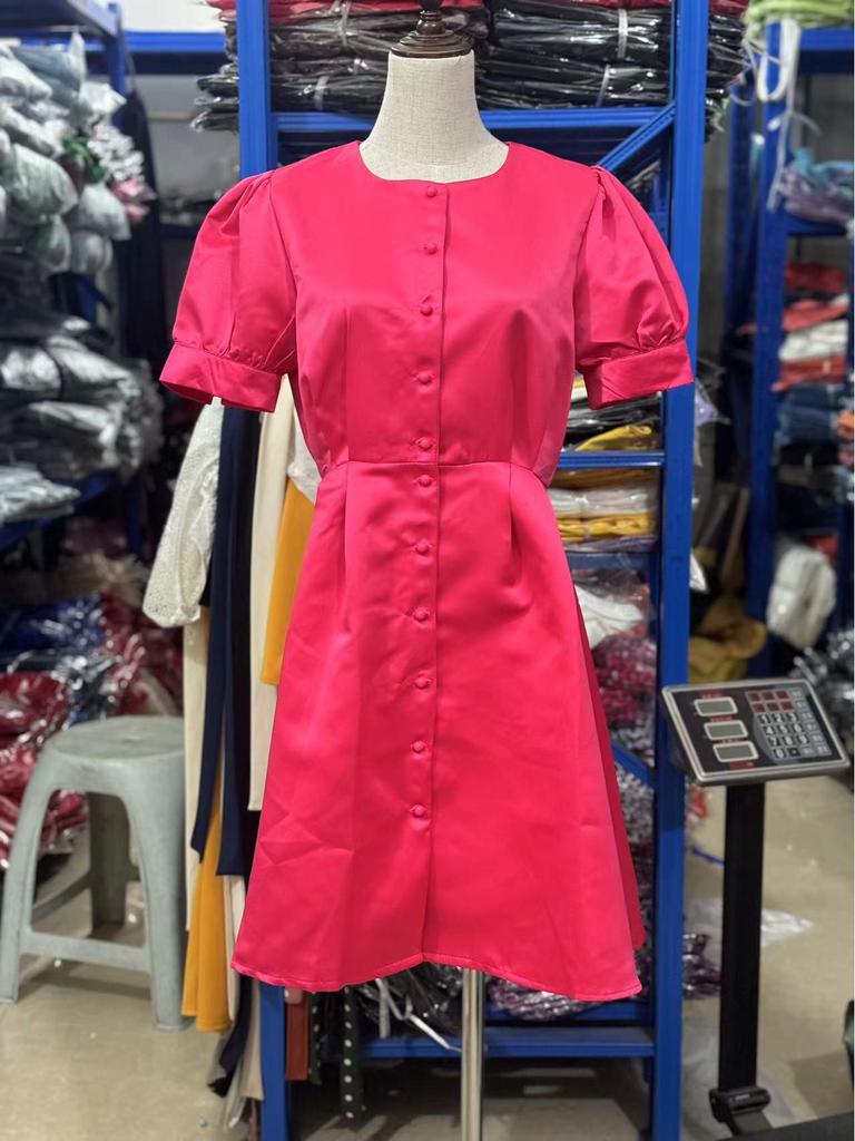 Europäischer & Amerikanischer Stil Geraffte Taille A-Linien Midi-Kleid mit Rundhalsausschnitt Puffkurzärmeln & Perlenknöpfen für Damen