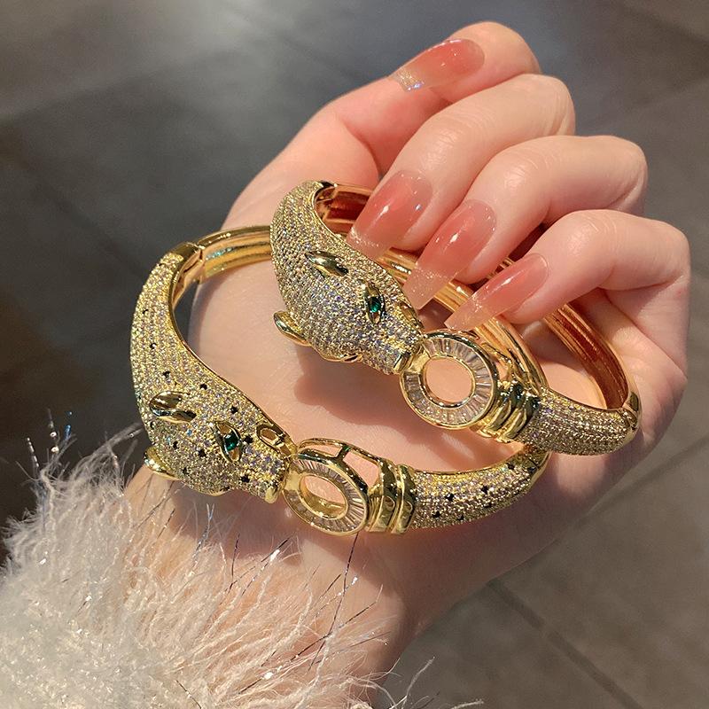 European and American new fashionable classic atmospheric bracelet, classic style of snake bracelet