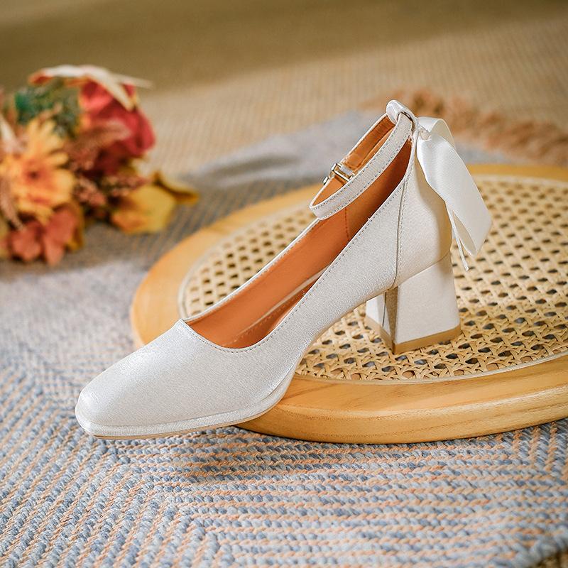 Red wedding shoes bride shoes 2025 new women's shoes medium heel white bridesmaid shoes bow square head thick heel high heels